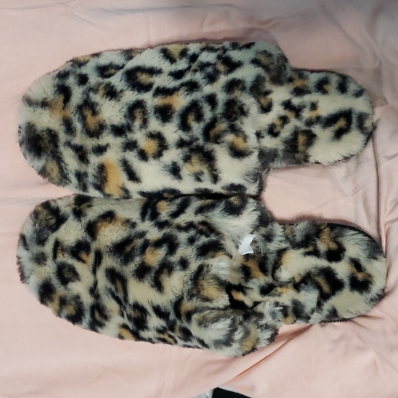 Leopard Print Slippers - Picture 2 of 8